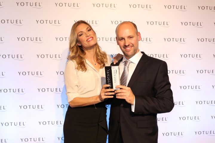 O ΣΠΥΡΟΣ ΦΙΛΙΩΤΗΣ με τη ΒΙΚΥ ΚΑΓΙΑ στο YOTUEL PRESS EVENT